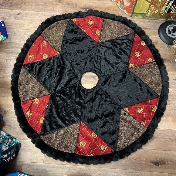 Villa Bacci Christmas Tree Skirt Burgundy Red Gold Leopard Velvet Lined Black - Picture 5 of 9